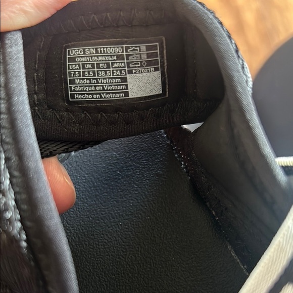 UGG Black Sandals Criss-Cross Design - Picture 2 of 5